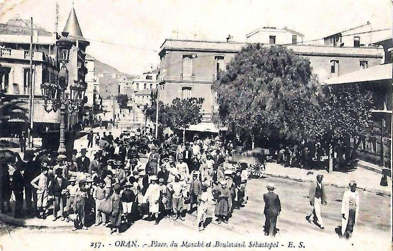 622- Oran - Place du marche Karguentah.jpg